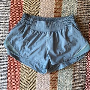 Lululemon Hotty Hot low rise short 2.5” sz 4 Teal